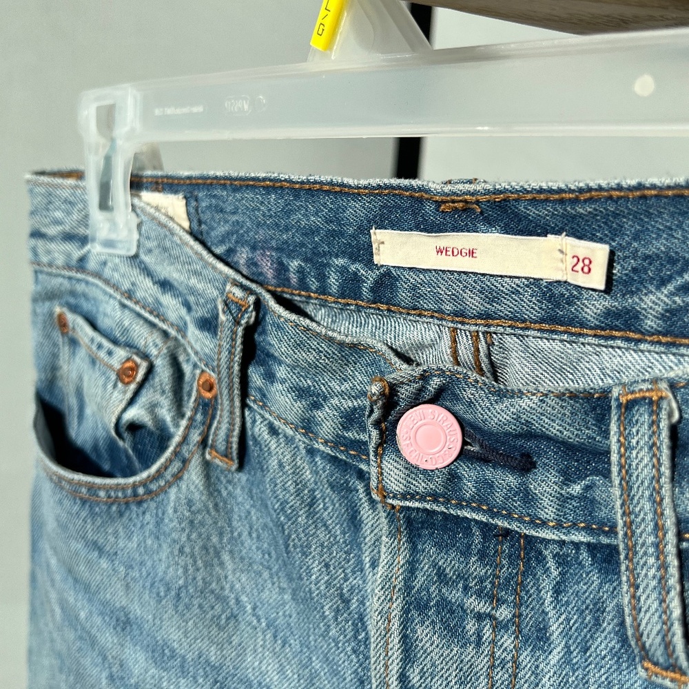 Levi’s Wedgie Cut with Frayed Bottoms (and a pink button)